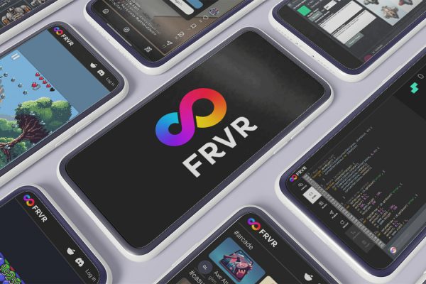 Смартфон с логотипом FRVR