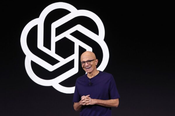 OpenAI пытается ослабить влияние Microsoft на свою интеллектуальную собственность