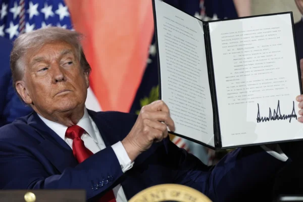 Указ Трампа о запрете «woke» ИИ в государственных учреждениях стимулирует технологические гиганты к цензуре своих чат-ботов Указ Трампа о запрете «woke» ИИ в государственных учреждениях стимулирует технологические гиганты к цензуре своих чат-ботов